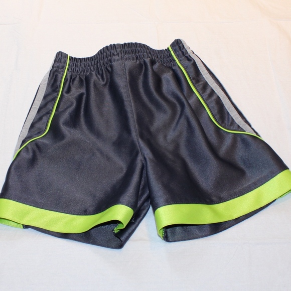 Adidas toddler grey/green tee and shorts (18 mo) - Picture 4 of 7